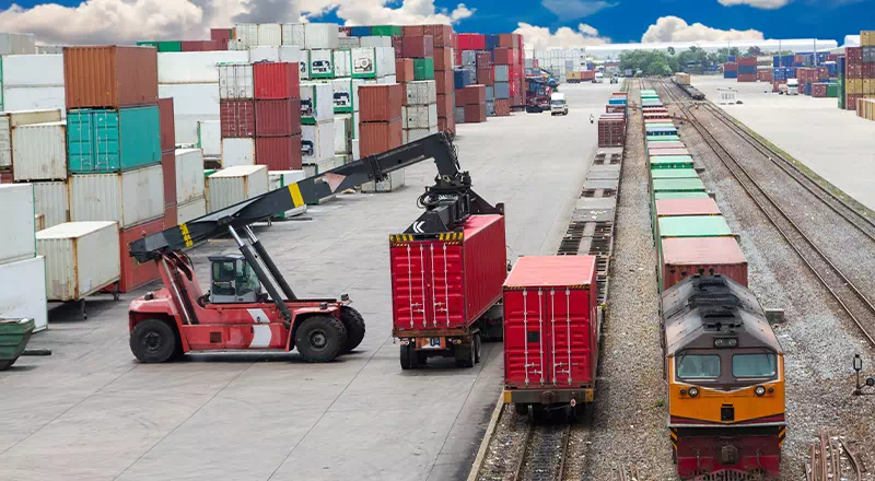 Różnice między transportem intermodalnym a multimodalnym